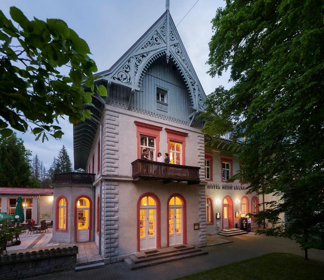 Hotel Mezni Louka ฮเรนสโก ภายนอก รูปภาพ