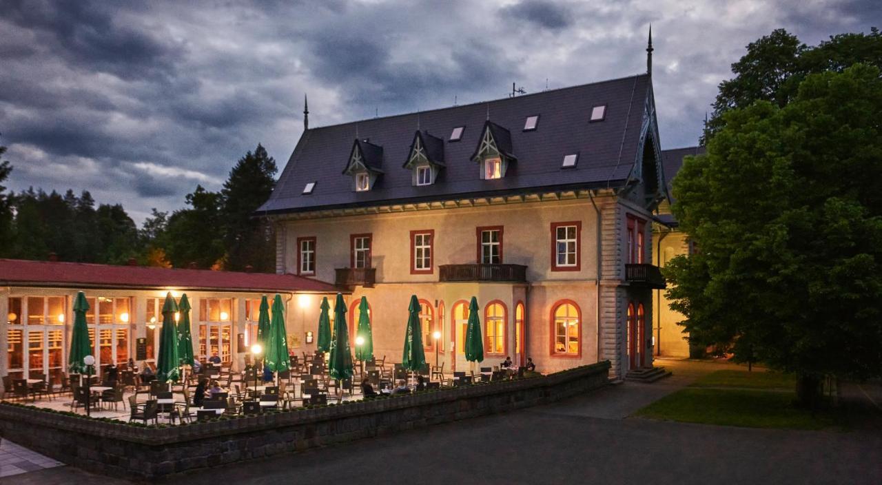 Hotel Mezni Louka ฮเรนสโก ภายนอก รูปภาพ