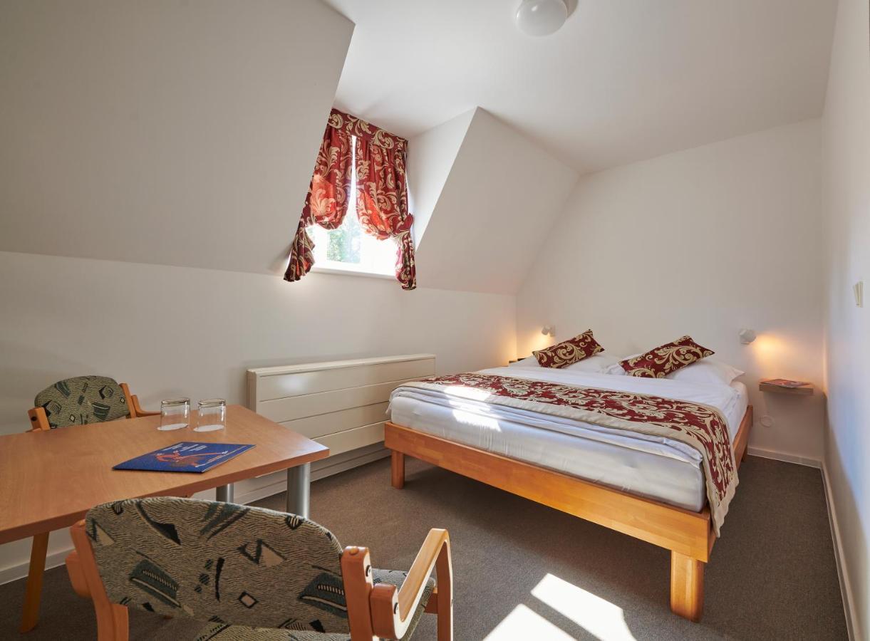 Hotel Mezni Louka ฮเรนสโก ภายนอก รูปภาพ