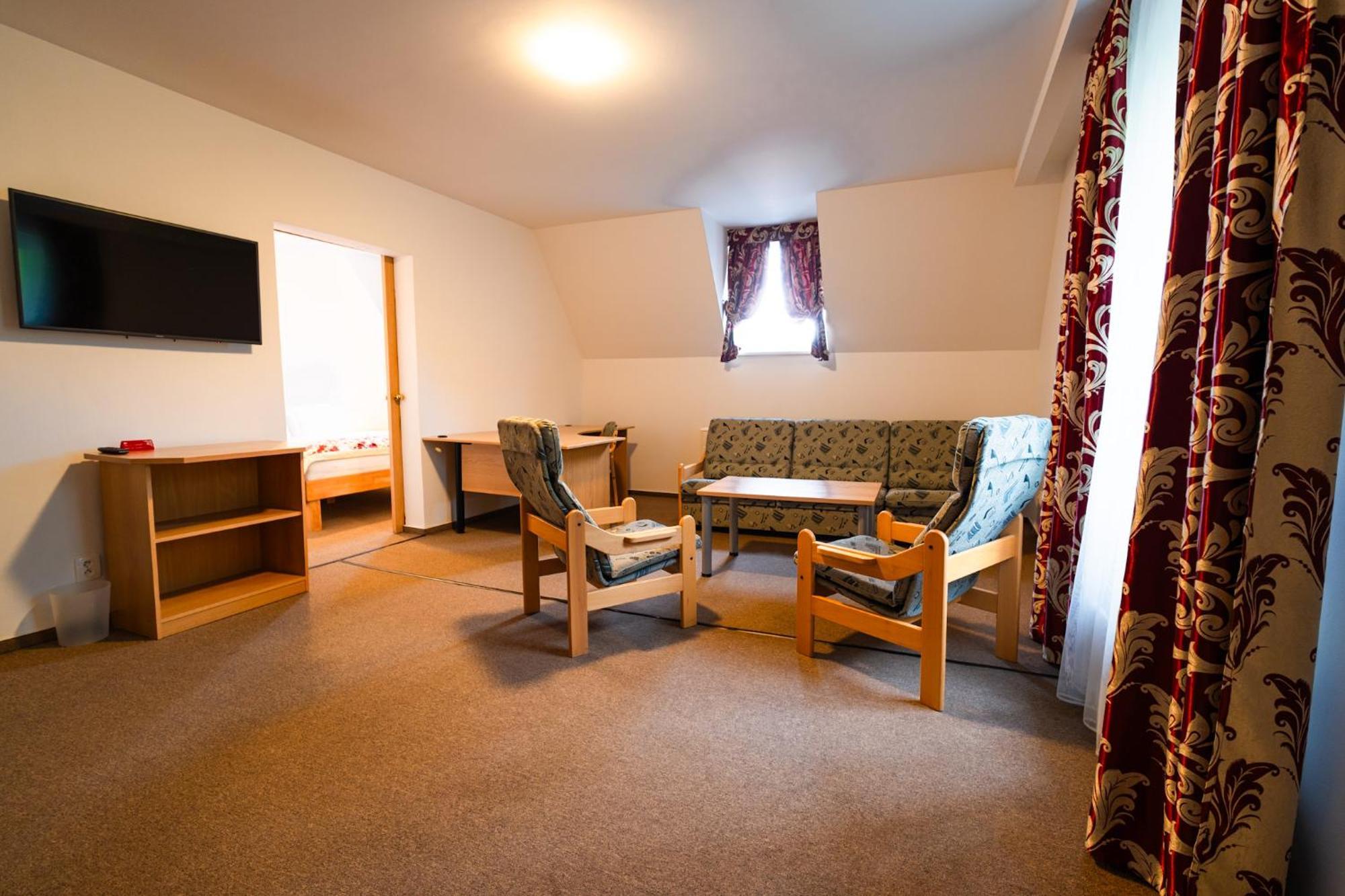 Hotel Mezni Louka ฮเรนสโก ภายนอก รูปภาพ