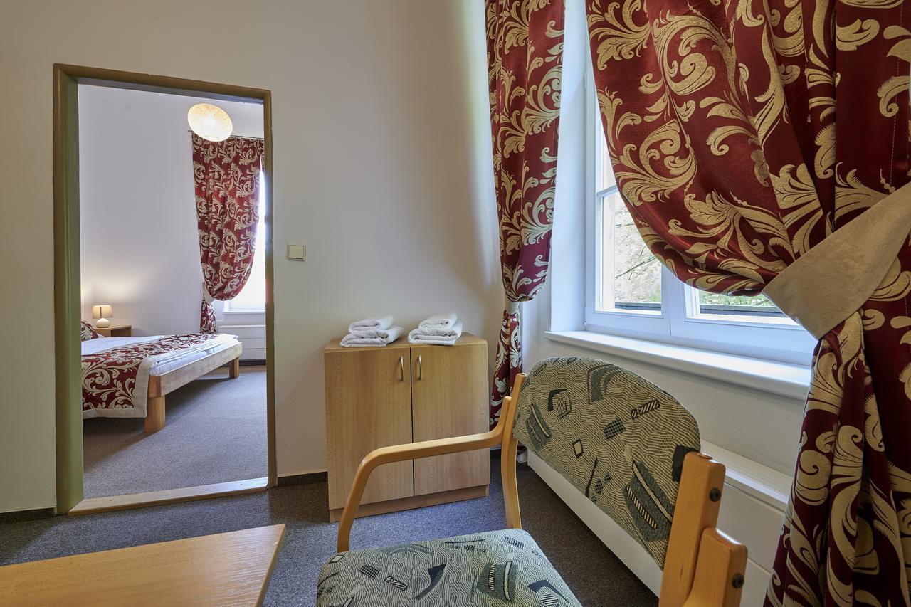 Hotel Mezni Louka ฮเรนสโก ภายนอก รูปภาพ